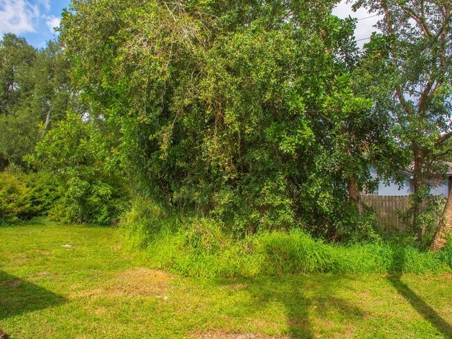 Building Photo - 7502 Pacific Ave