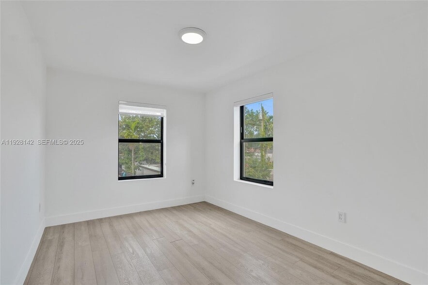 Building Photo - 1721 SW 13th St