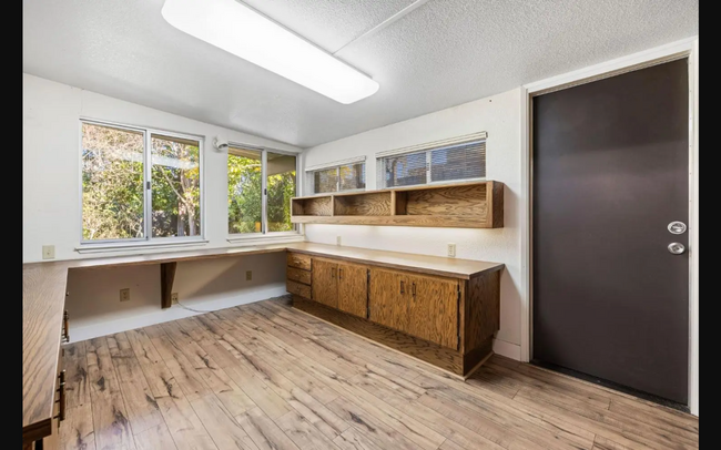 Building Photo - Sprawling 7 bedroom home available for sum...