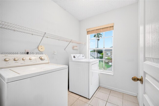 Building Photo - 5868 N Plum Bay Pkwy