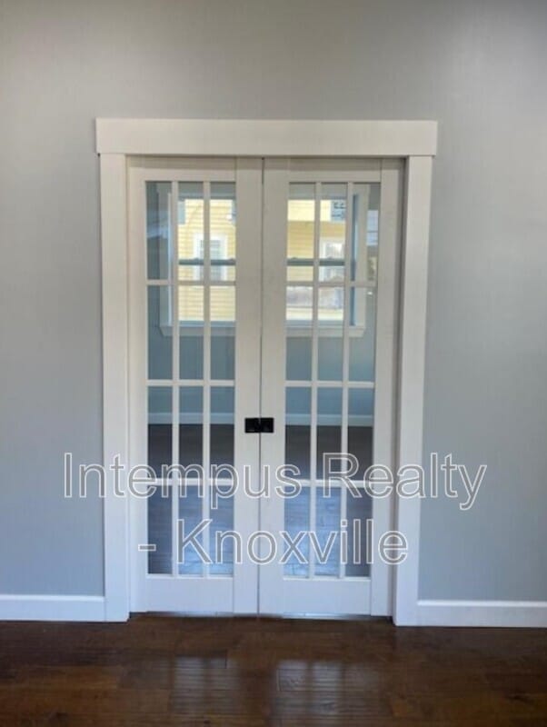 Building Photo - 2308 E 5th Ave