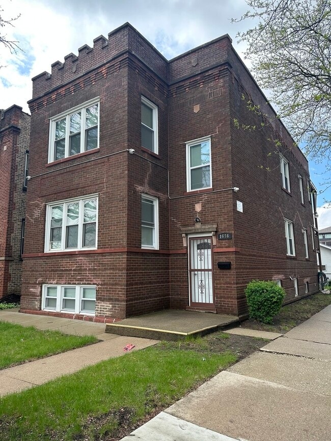Building Photo - 1656 N Monitor Ave