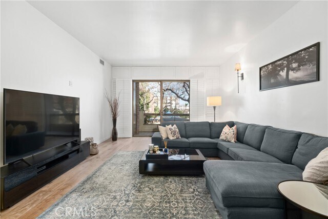 Building Photo - 141 S Linden Dr