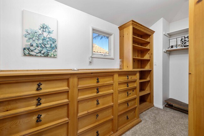 Building Photo - 1605 Lynngrove Dr