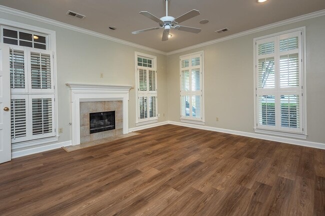 Building Photo - 1060 Island Dr