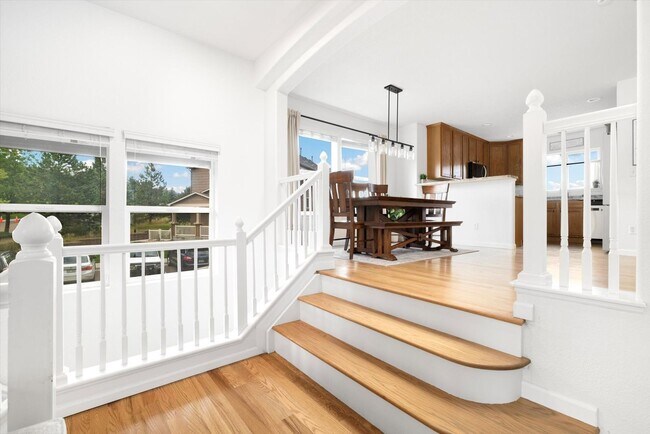 Building Photo - 3 Bed 3 Bath Castle Rock Townhome!