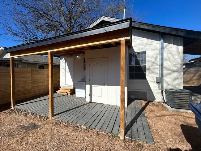 Building Photo - Charming 2-Bedroom Home with Mother-in-Law...