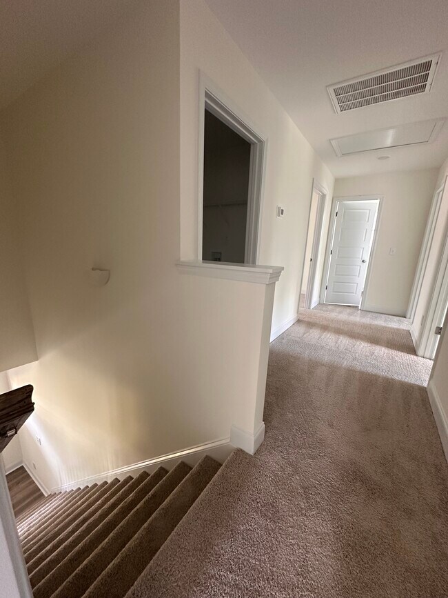Building Photo - 341 Edwinstowe Ave