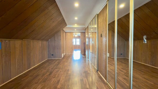 Building Photo - 7127 S Ridgeway Ave