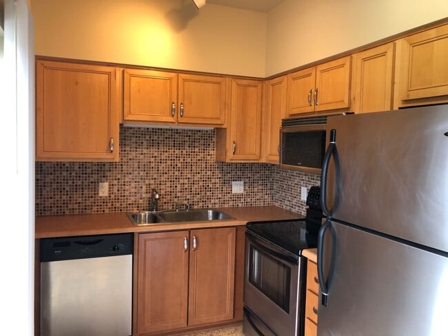 Building Photo - Fairhaven Harris Square Studio Condo For Rent in Historic Fairhaven