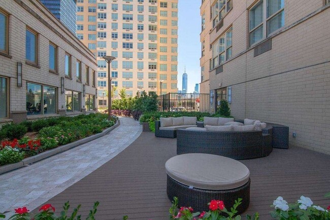 Building Photo - 88 Morgan St