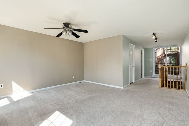 Building Photo - Three Bedroom Graduate Hospital Home with Roof Deck!