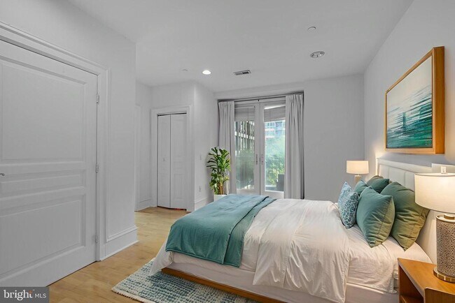 Building Photo - 1920 Chestnut St