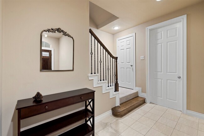 Building Photo - 9125 Harbor Hills Dr