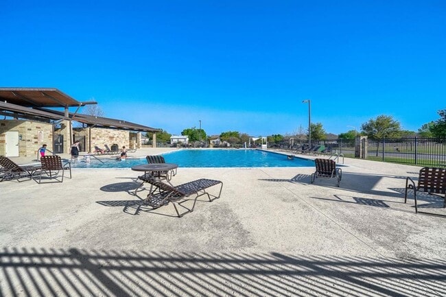 Building Photo - 7001 Tonka Ln