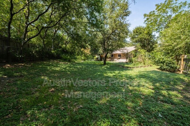 Building Photo - 8600 Clarewood Cir
