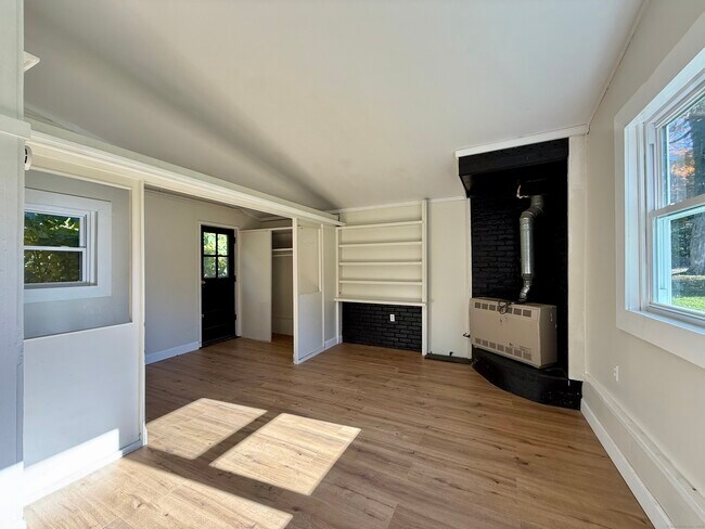 Building Photo - 39 Waterbury Rd