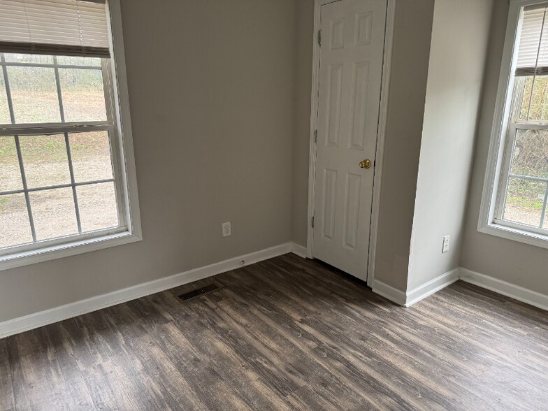 Building Photo - 304 Carol Dr