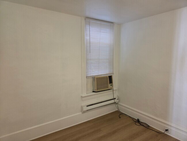 Building Photo - 643 E 300 S