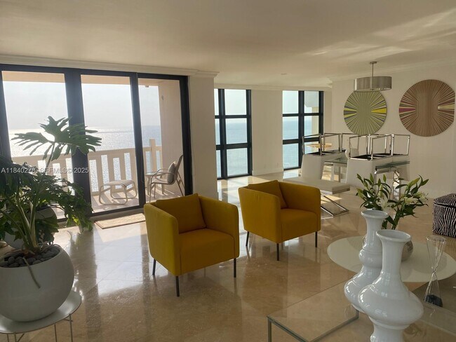 Building Photo - 1111 Crandon Blvd