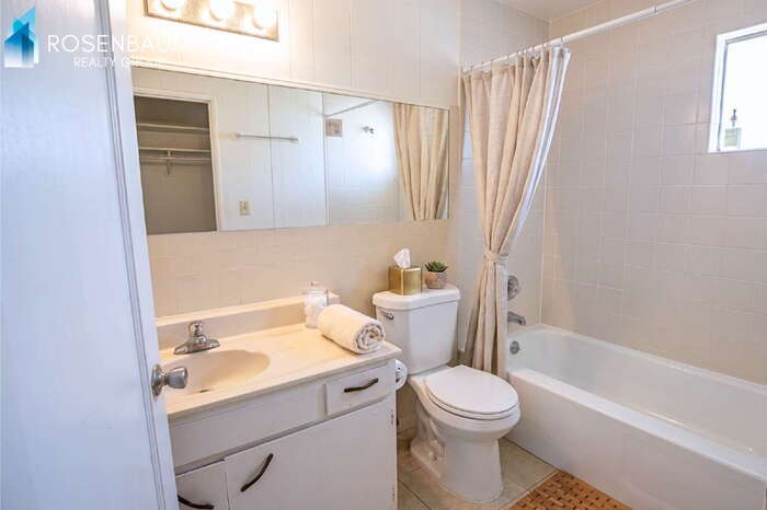 Building Photo - 2460 N Treat Ave