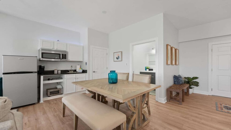 Building Photo - 10343 E County Hwy 30A