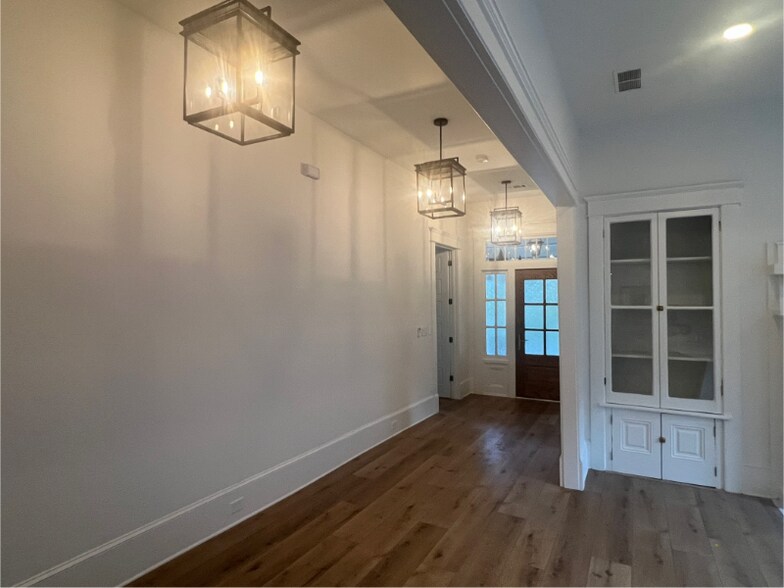 Building Photo - 655 Brookline St SW