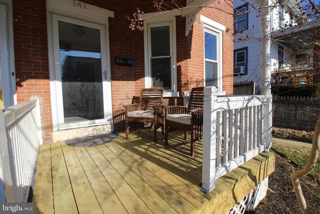 Building Photo - 141 W Mulberry St