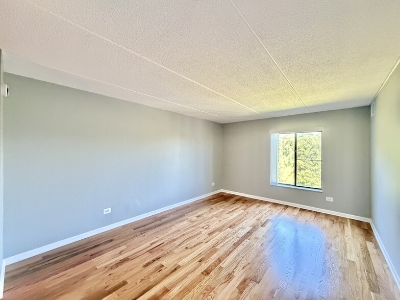 Building Photo - 525 N Quentin Rd