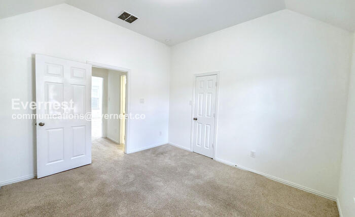 Building Photo - 4811 Sunset Park Ln