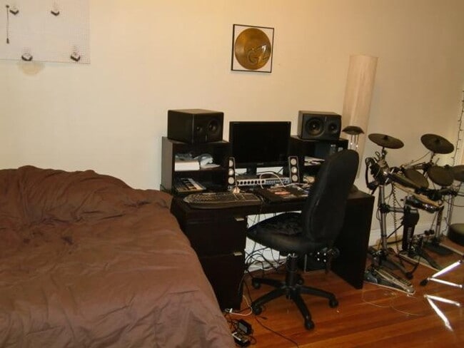 Building Photo - Beautiful 1 Bed 1 Bath Available NOW