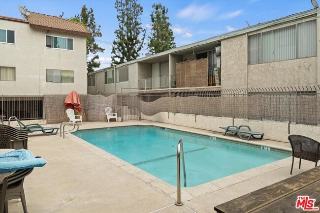 Building Photo - 5534 Sylmar Ave