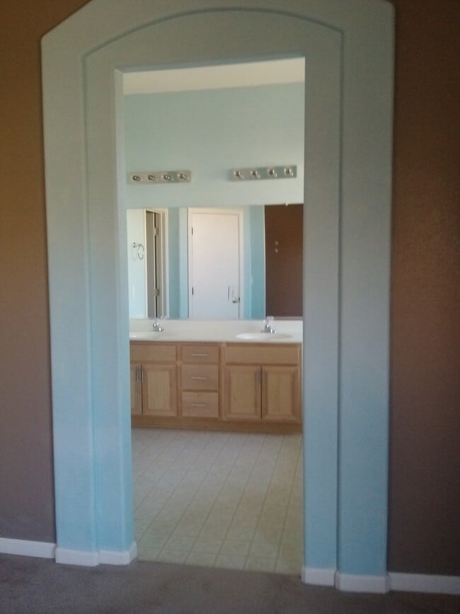Building Photo - 4/2 bath