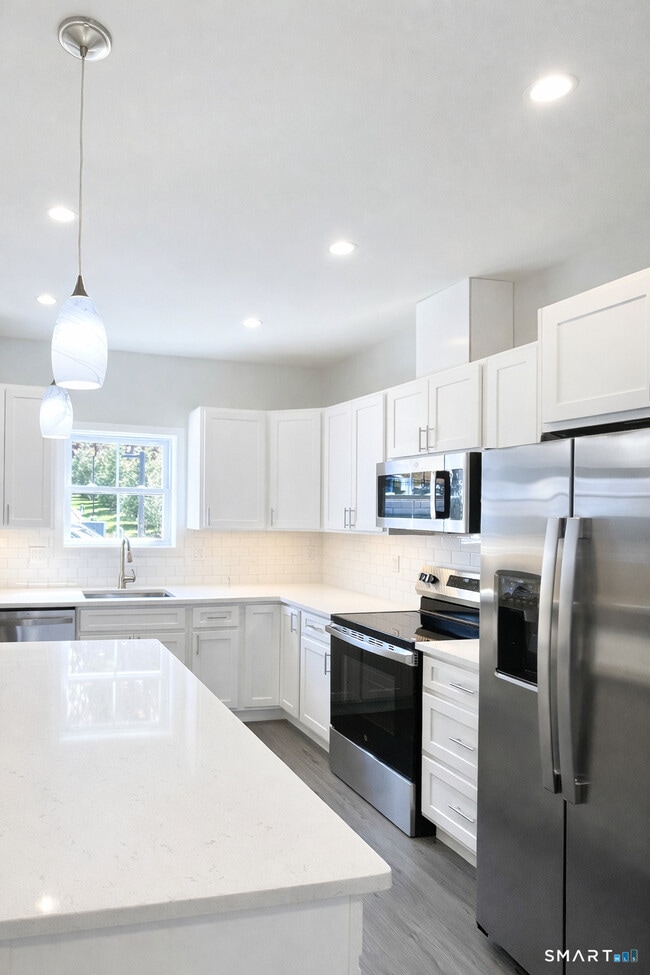 Building Photo - 24 Glen Rd