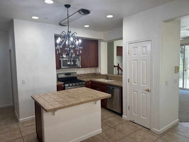 Building Photo - NICE 2-STORY CONDO 3 BED, 2.5 BATH, & 2 CAR GARAGE NEAR SHOPPING & HWY 50!