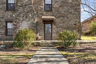 Building Photo - East Nashville River View Living!