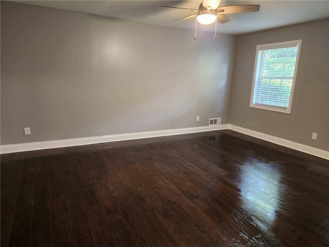 Building Photo - 750 Dalrymple Rd