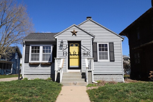 Building Photo - 3 Bedroom Single Family Home in SE Rochest...