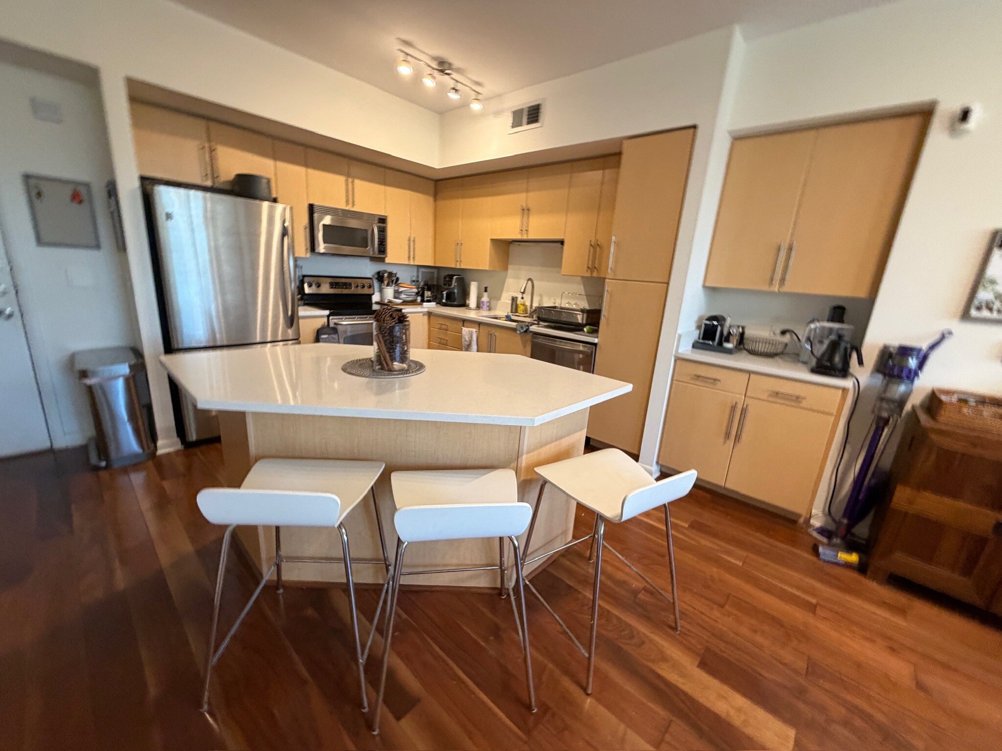 Kitchen - 54 Rainey St