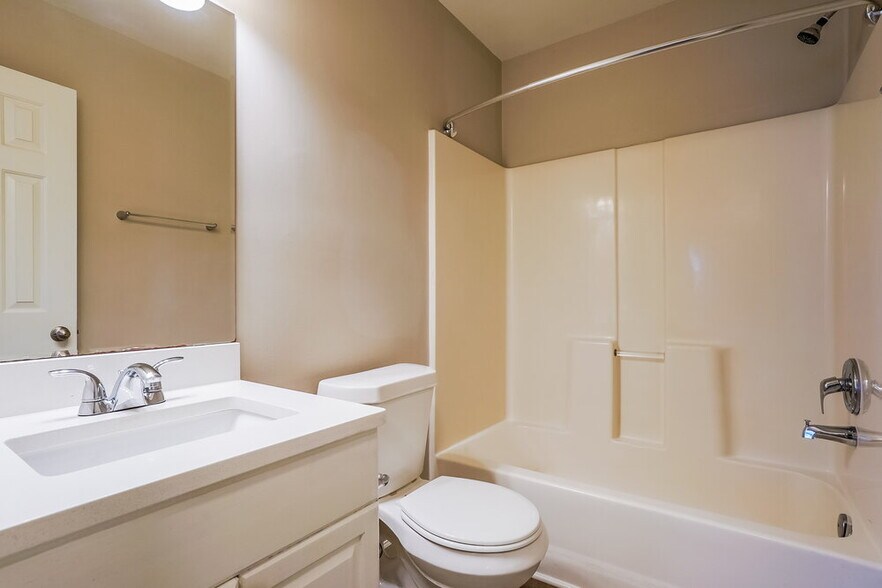Building Photo - 303 Southampton Dr