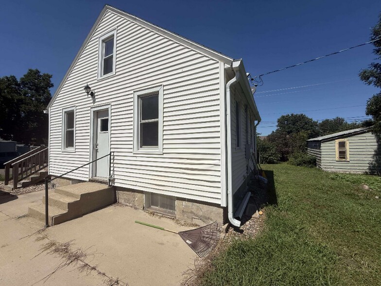 Building Photo - 502 S Holly Ave