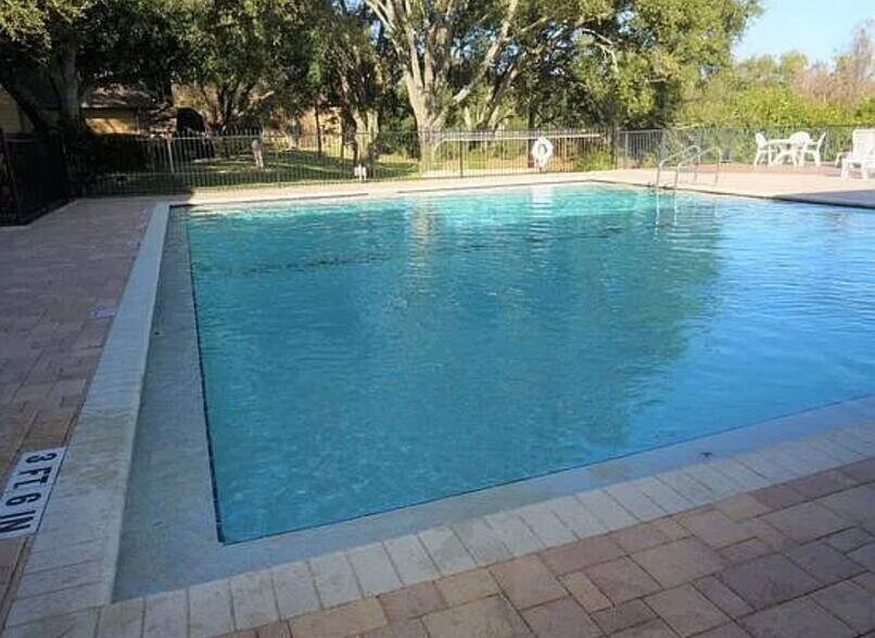 Building Photo - 375 Lake Ontario Ct