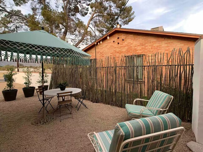 Building Photo - FARM VIEW BUNGALOW across from UofA Campus Farm! Available Today!