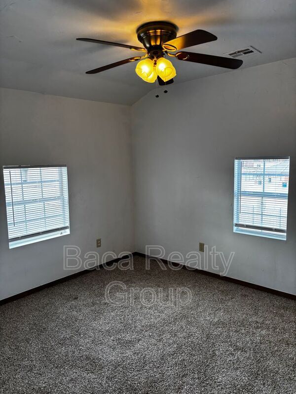 Building Photo - 112 E Jenkins St