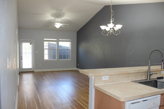 Building Photo - 682 Brooke Hampton Dr