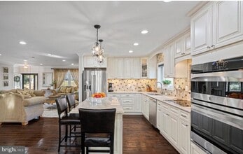 Building Photo - 11611 Vale Rd