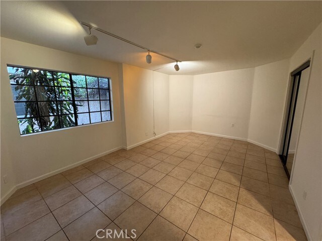 Building Photo - 524 S Catalina Ave