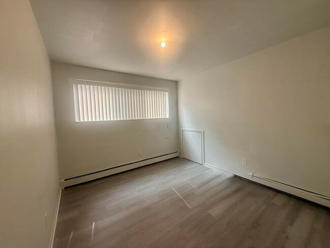 Building Photo - 410 S Revena Blvd