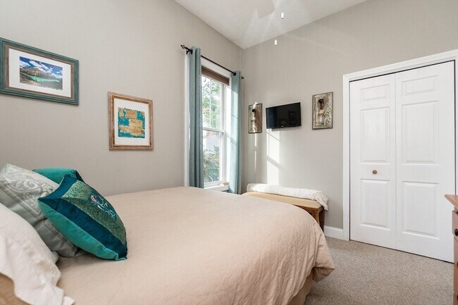 Building Photo - 224 Salem St