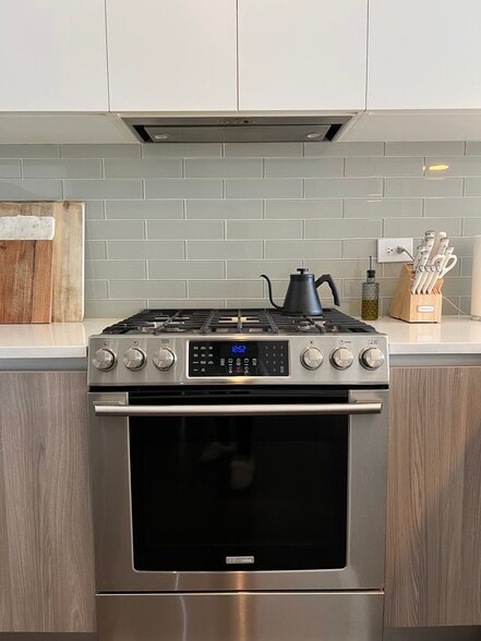 Kitchen - 1534 W Cortez St
